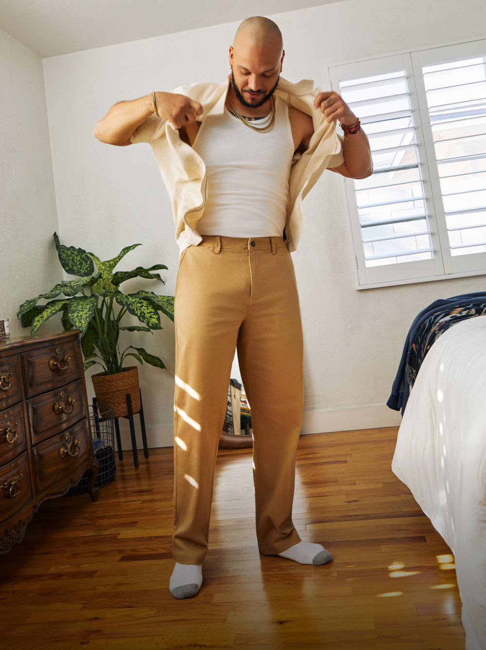 Man wearing Stretch Twill Chino Pant