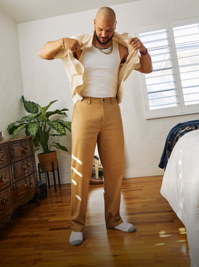 Man wearing Stretch Twill Chino Pant