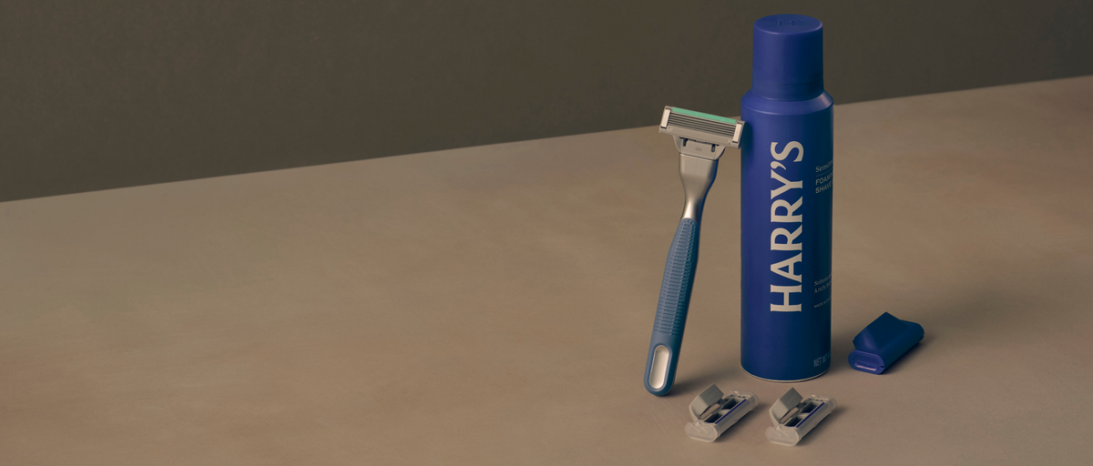 Laydown of Harry's Shaving Set 