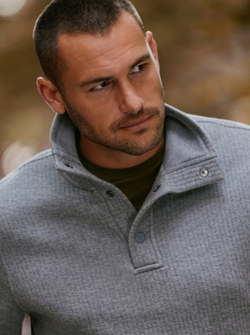 Man wearing Quilted Rib Popover