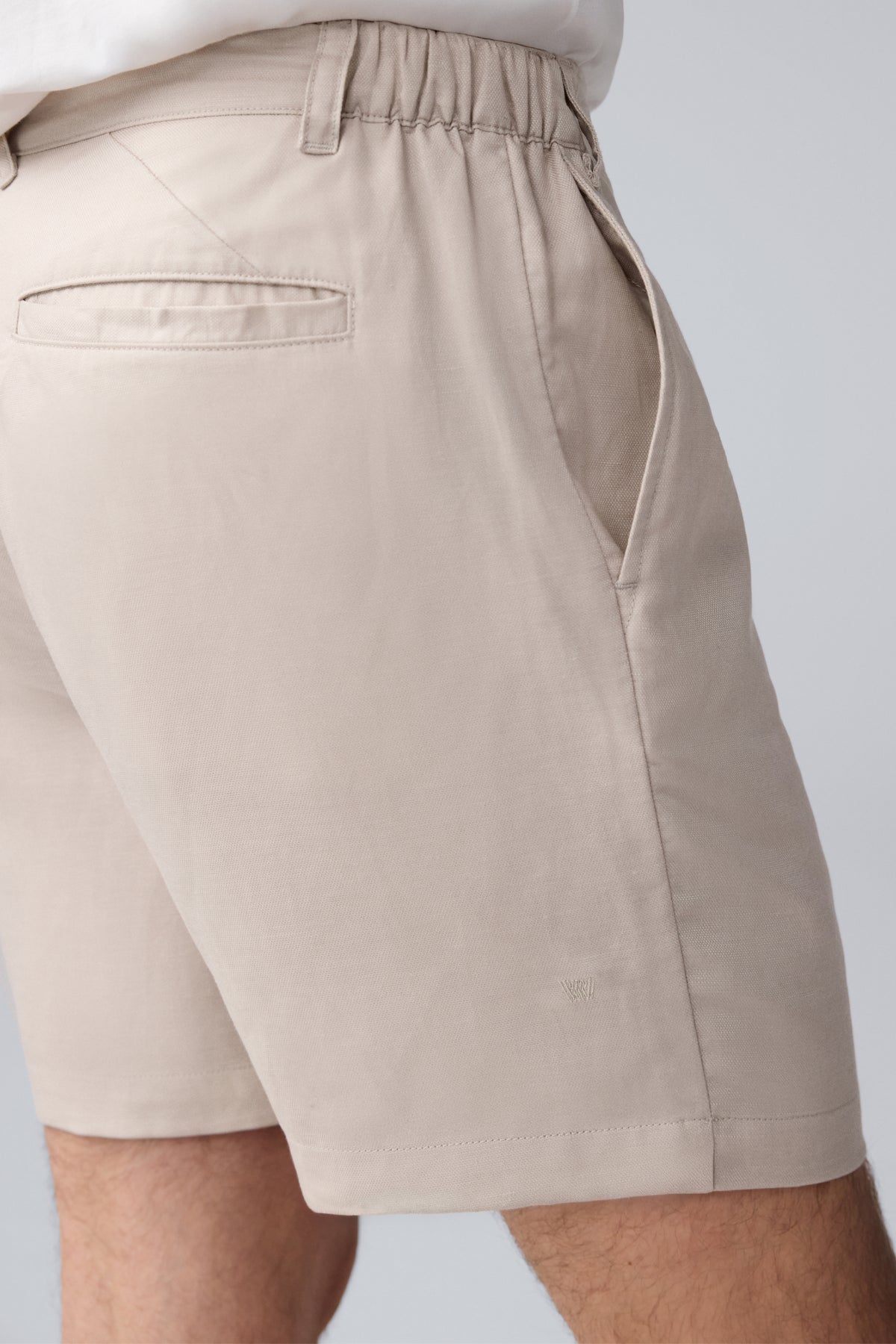 Mack Weldon Tech Linen Pleated Short | Relaxed Travel Shorts